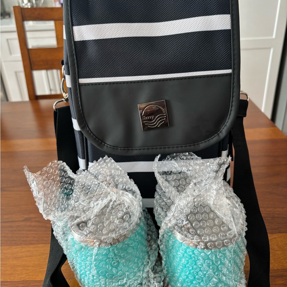 Brand New Savvy wine cooler tote with two tumblers